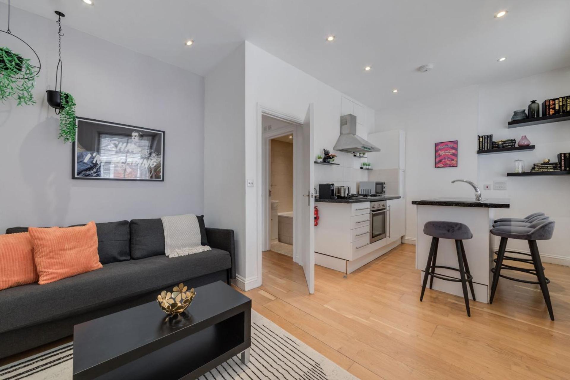 The Lipstick Palace - Fitzrovia - By Frankie Says Apartament